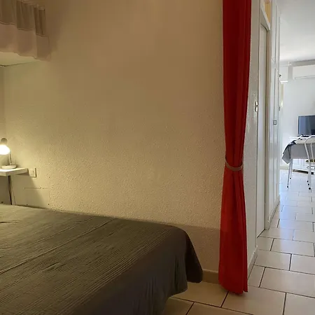 T1 Avec Terrasse, Parking & Climatisation A - Fr-1-553-283 *